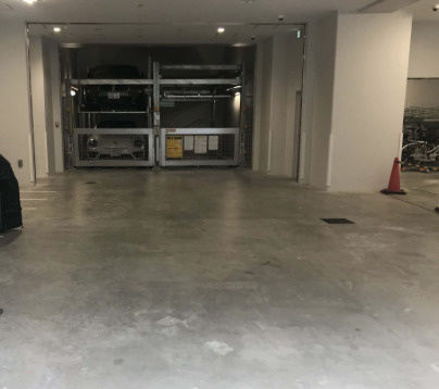 プランドール北浜の駐車場