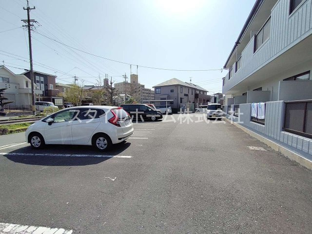 サニーハイツ童夢の駐車場