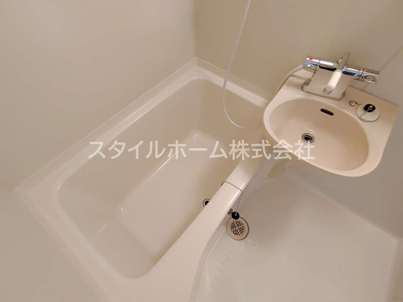 サニーハイツ童夢の浴室|別部屋写真です。