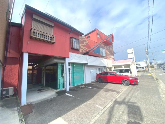鴨田町貸店舗・事務所の駐車場