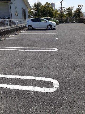 レジデンス福園の駐車場|駐車場に車を止められます
