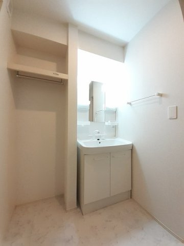 クラール蔵本公園　Ｂの洗面所|忙しい朝には欠かせない洗面所です