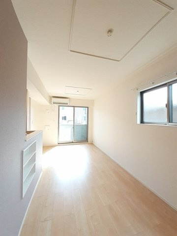 クラール蔵本公園　Ｂの居間・リビング|使いやすいリビングです