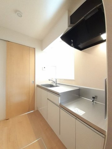 クラール蔵本公園　Ｂのキッチン|コンパクトなキッチンで掃除もラクラク