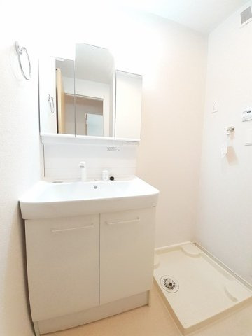 マーヴェラス　Ｈの洗面所|明るい洗面所です