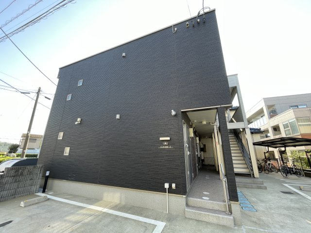 稲城市百村のアパートの外観