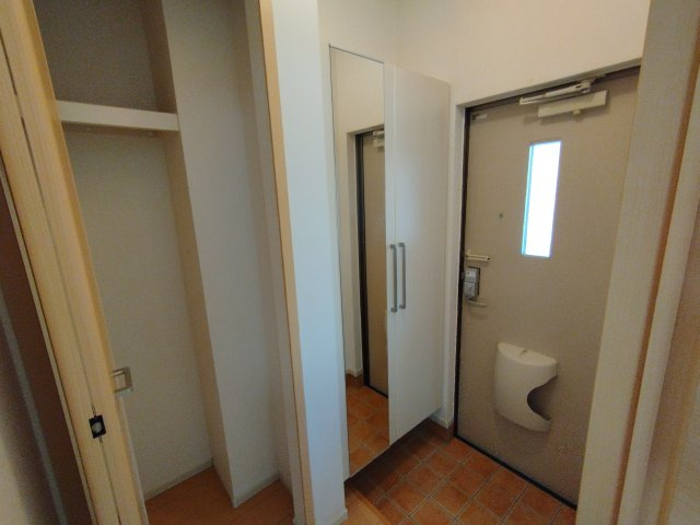 デフィー川原Ａの玄関