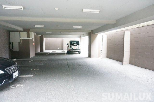 アメニティ坪井の駐車場