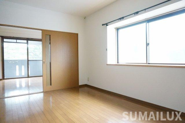 アメニティ坪井の洋室