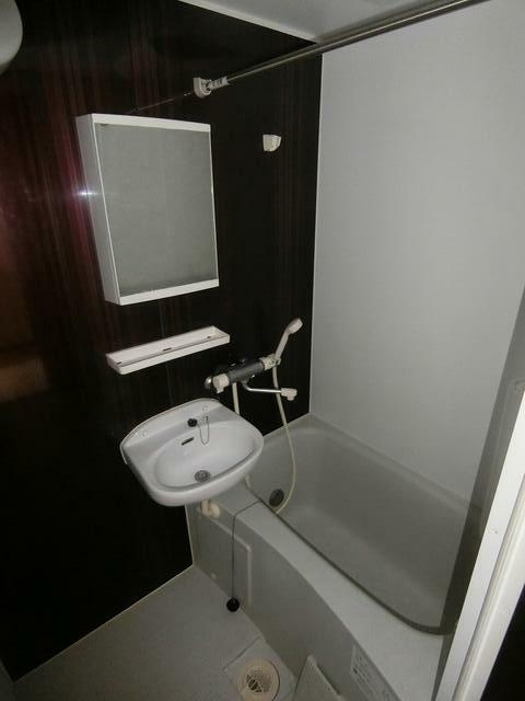 川崎市高津区下作延６丁目のアパートの浴室