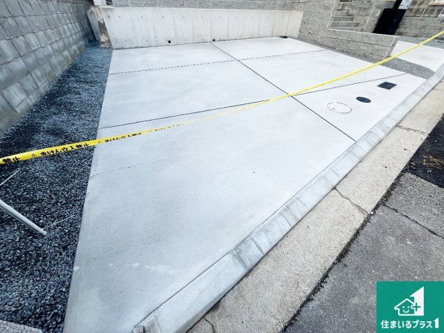 明石市大久保町山手台　第24-2期　新築一戸建ての駐車場|並列２台駐車可能！ゆとりの駐車スペースで車庫入れもスムーズ！

