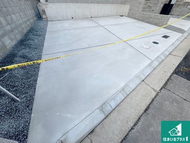 明石市大久保町山手台　第24-2期　新築一戸建ての駐車場|並列２台駐車可能！ゆとりの駐車スペースで車庫入れもスムーズ！

