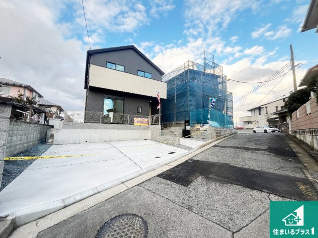 明石市大久保町山手台　第24-2期　新築一戸建ての前面道路含む現地写真|車通りの少ない前面道路！お子様がいらっしゃるご家族でも安心！