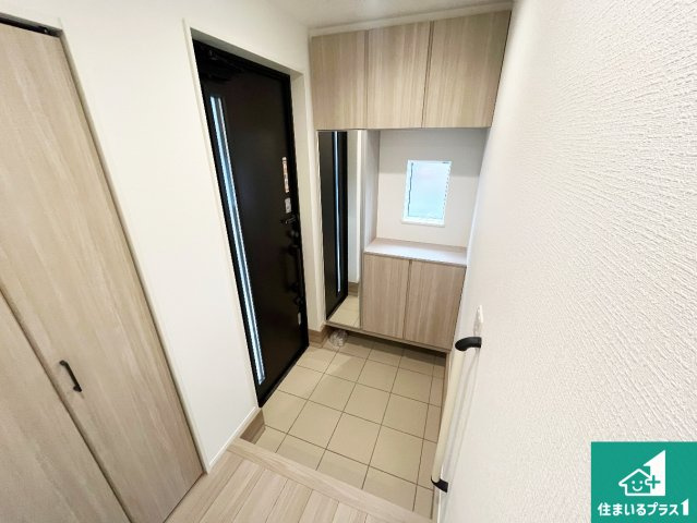 明石市大久保町山手台　第24-2期　新築一戸建ての玄関|シューズボックスにはたくさんの靴が収納できるので玄関周りはいつもスッキリ！ご家族が増えても安心！