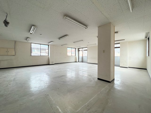 Aスタービル2F-B1のロビー