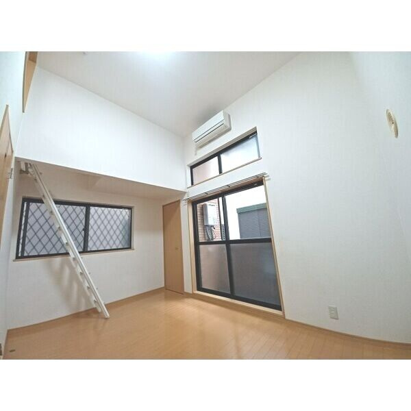 プチ・メゾン・ド・クローバー　名古屋市賃貸　仲介手数料無料の居間・リビング