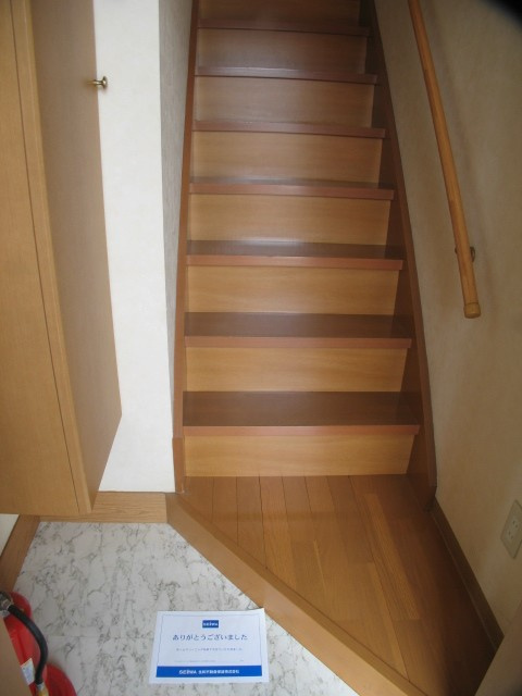 プランドール（栄和5）の玄関