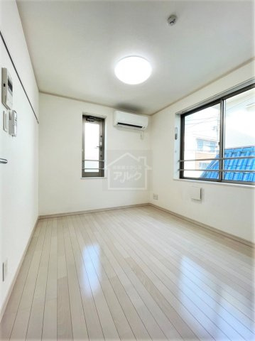 練馬区平和台１丁目のアパートの居間・リビング