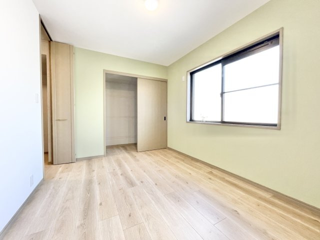 枚方市東船橋2丁目　中古一戸建ての洋室|落ち着いた色調の洋室です