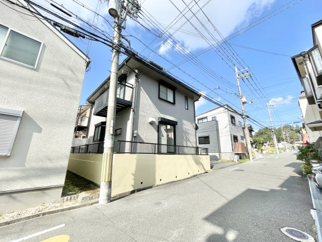 枚方市東船橋2丁目　中古一戸建ての前面道路含む現地写真|前面道路含む現地写真です