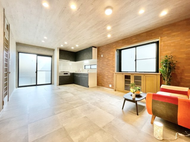 枚方市東船橋2丁目　中古一戸建ての居間・リビング|使いやすい居間です