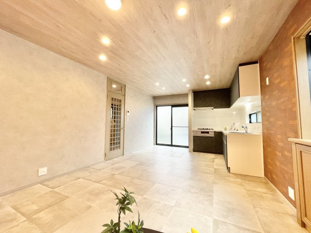 枚方市東船橋2丁目　中古一戸建ての居間・リビング|居間です