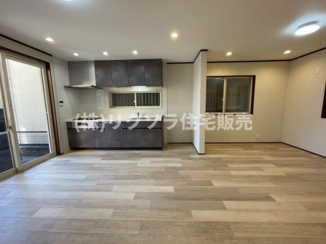 伊加賀西町　中古一戸建てのキッチン|LDK16.0帖
■物件内覧・資金計画相談・住宅ローン相談、リフォーム相談、お問合せ受付中■
※当日・翌日のご内覧、ご相談はお電話でのお問合せがスムーズです！