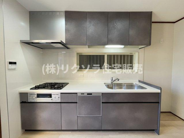 伊加賀西町　中古一戸建てのキッチン|システムキッチン
■物件内覧・資金計画相談・住宅ローン相談、リフォーム相談、お問合せ受付中■
※当日・翌日のご内覧、ご相談はお電話でのお問合せがスムーズです！