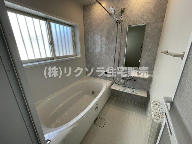 伊加賀西町　中古一戸建ての浴室|オートバス・浴室乾燥機付き
■物件内覧・資金計画相談・住宅ローン相談、リフォーム相談、お問合せ受付中■
※当日・翌日のご内覧、ご相談はお電話でのお問合せがスムーズです！