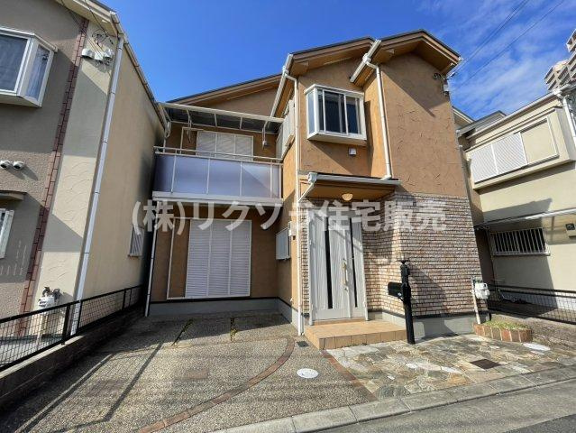 伊加賀西町　中古一戸建ての外観|新しい生活にいかがでしょうか？外観はお住まいの顔になります。こだわりたいポイントですね。外壁塗装や屋根塗装のご相談も承っております。
■現地内覧・資金計画相談・住宅ローン相談もお問合せ受付中■