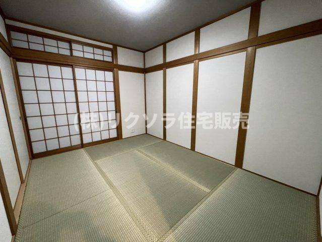 伊加賀西町　中古一戸建ての和室|和室6.0帖
■物件内覧・資金計画相談・住宅ローン相談、リフォーム相談、お問合せ受付中■
※当日・翌日のご内覧、ご相談はお電話でのお問合せがスムーズです！