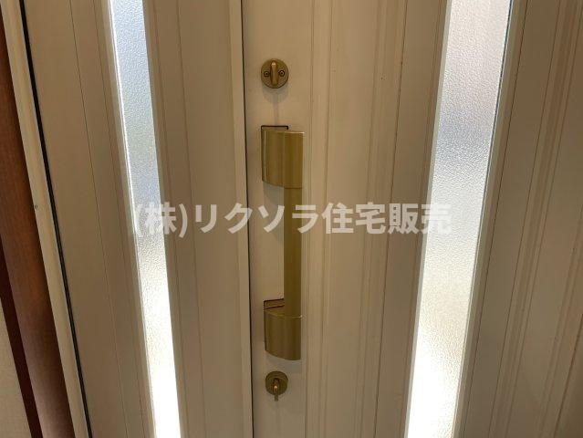 伊加賀西町　中古一戸建ての防犯設備|ツーシリンダー錠
■物件内覧・資金計画相談・住宅ローン相談、リフォーム相談、お問合せ受付中■
※当日・翌日のご内覧、ご相談はお電話でのお問合せがスムーズです！