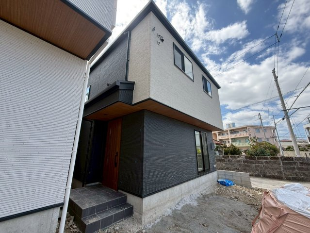 ♪♪八重瀬町東風平Ⅲ-2号棟（全2邸）の前面道路含む現地写真|前面道路含む現地写真です