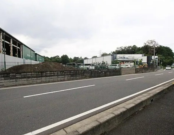 【置き場】鶴ヶ島市太田ヶ谷売地の前面道路含む現地写真|前面道路10ｍ以上あります！