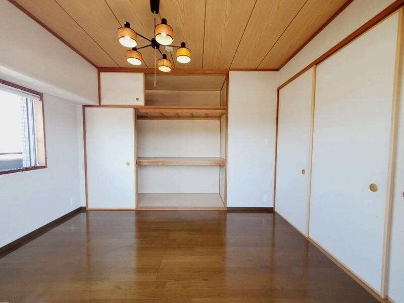 サーパス新田の洋室