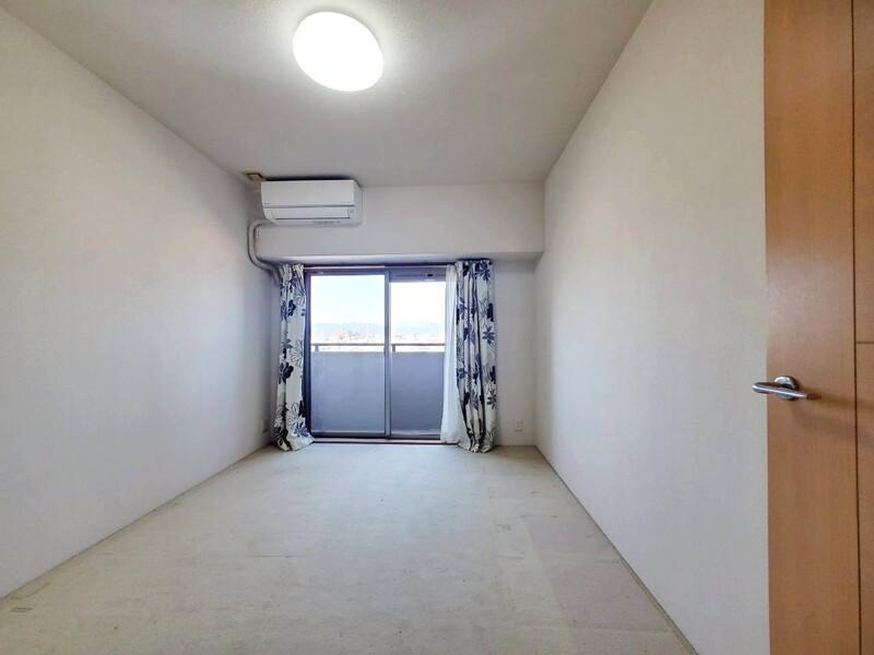 サーパス新田の洋室