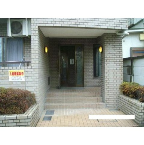 メゾンクレハ南台のエントランス