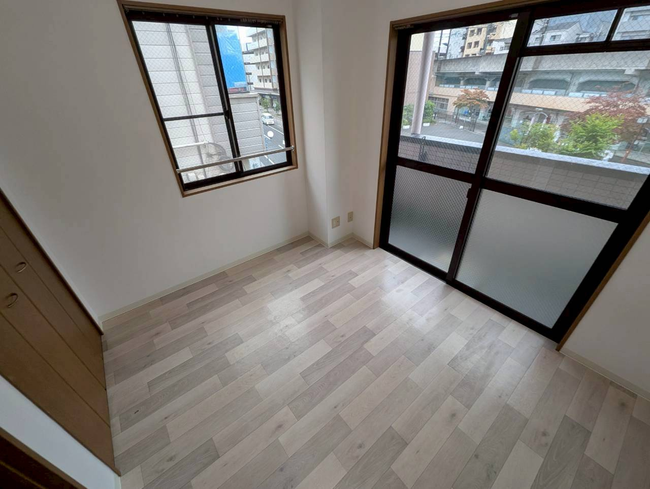 ラフィーネ川西の居間・リビング