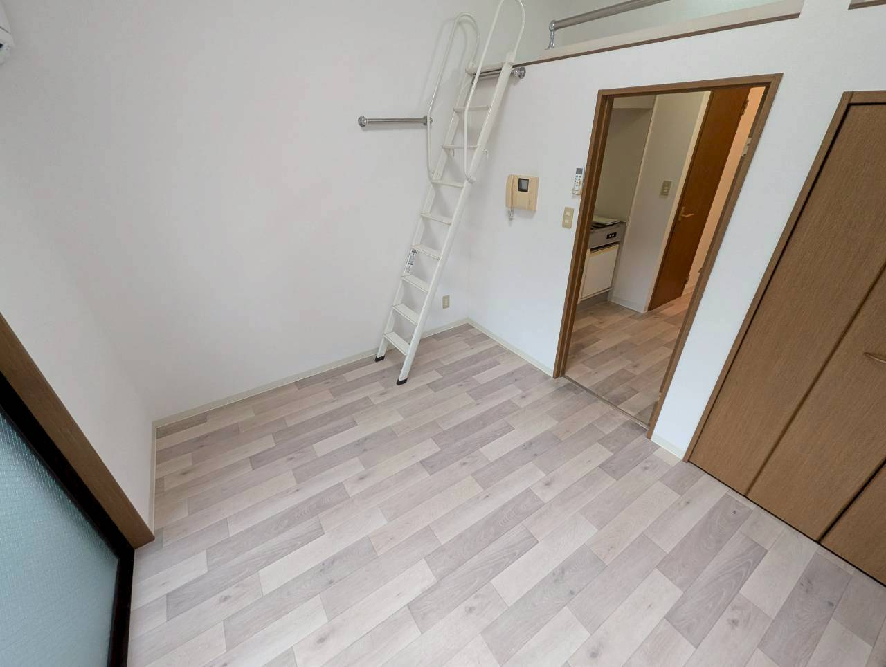 ラフィーネ川西の居間・リビング