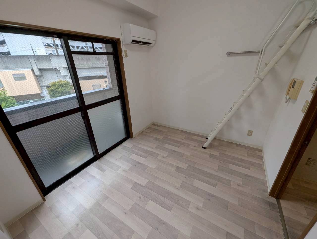 ラフィーネ川西の居間・リビング