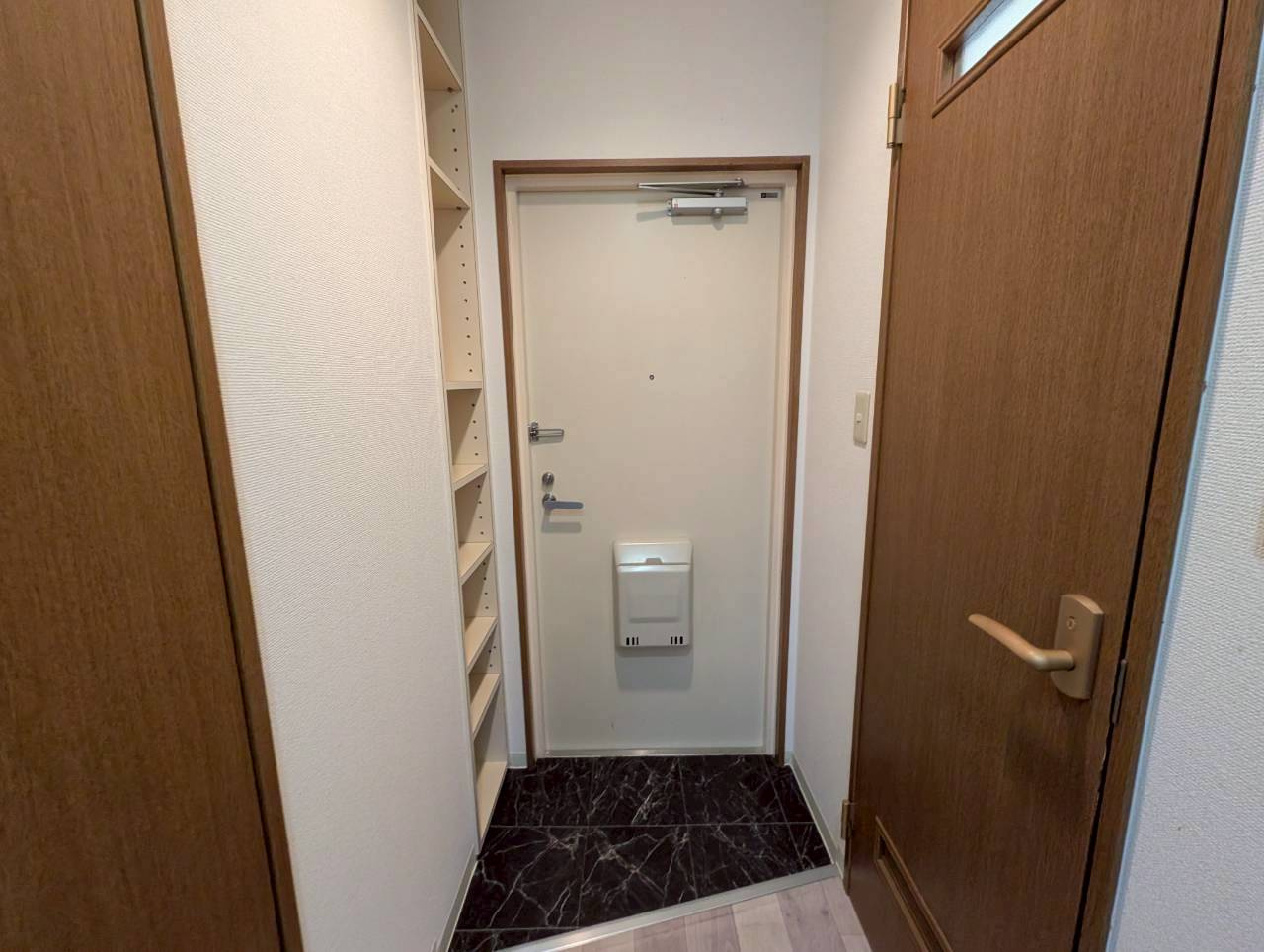 ラフィーネ川西の玄関