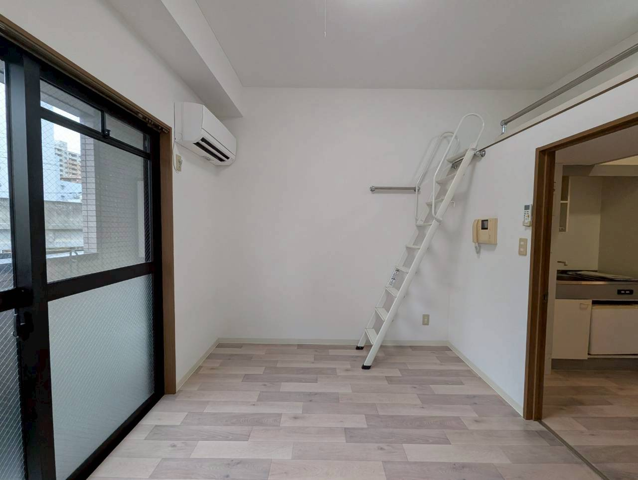 ラフィーネ川西の居間・リビング