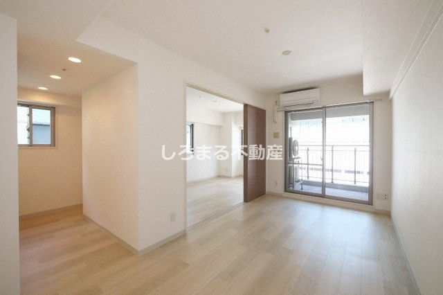 レジディア心斎橋ウエストの居間・リビング