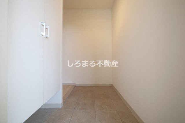 レジディア心斎橋ウエストの玄関