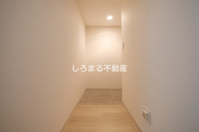 レジディア心斎橋ウエストの玄関