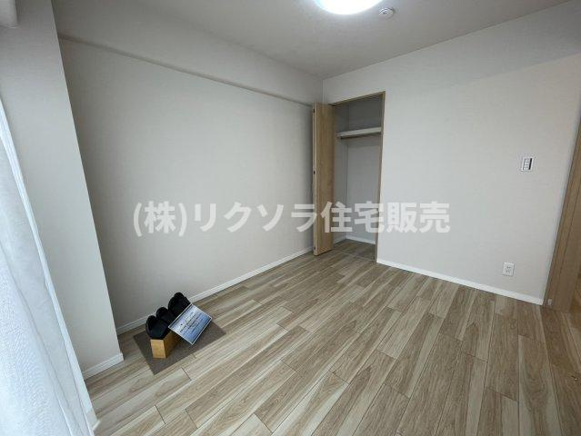 香里ケ丘ガーデンハイツの子供部屋|洋室4.8帖
■物件内覧・資金計画相談・住宅ローン相談、リフォーム相談、お問合せ受付中■
※当日・翌日のご内覧、ご相談はお電話でのお問合せがスムーズです！