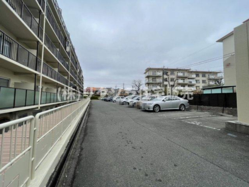香里ケ丘ガーデンハイツの駐車場|■物件内覧・資金計画相談・住宅ローン相談、リフォーム相談、お問合せ受付中■
※当日・翌日のご内覧、ご相談はお電話でのお問合せがスムーズです！