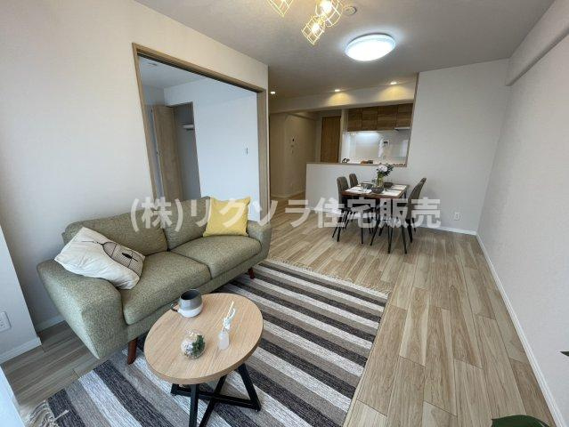 香里ケ丘ガーデンハイツの居間・リビング|LDK15.5帖
■物件内覧・資金計画相談・住宅ローン相談、リフォーム相談、お問合せ受付中■
※当日・翌日のご内覧、ご相談はお電話でのお問合せがスムーズです！