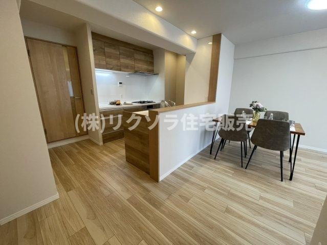 香里ケ丘ガーデンハイツの居間・リビング|LDK15.5帖
■物件内覧・資金計画相談・住宅ローン相談、リフォーム相談、お問合せ受付中■
※当日・翌日のご内覧、ご相談はお電話でのお問合せがスムーズです！