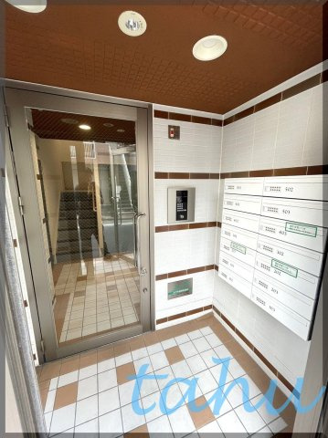 ロイヤルシティ西日暮里のエントランス